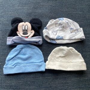 (4) different baby hats